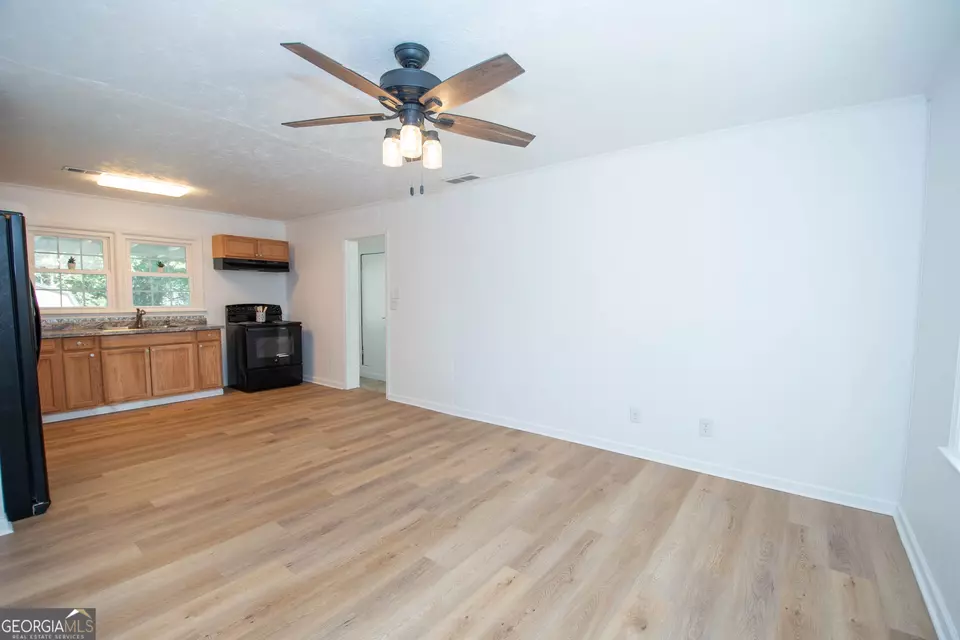 Living - 12 Ulas B Ware Rd, Newnan, GA 30263 photo 4 of 4