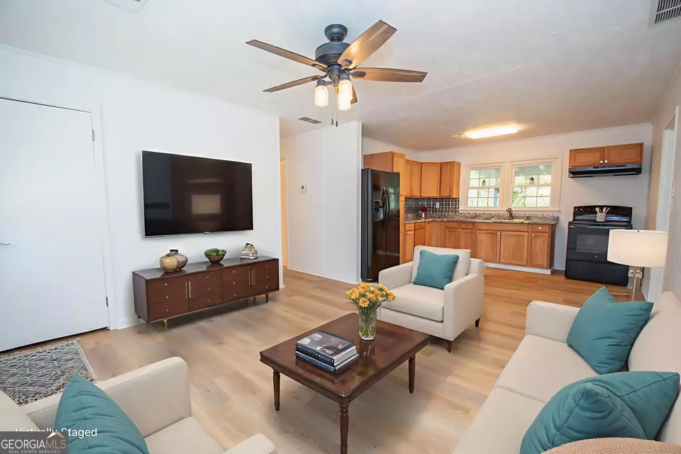 Living - 12 Ulas B Ware Rd, Newnan, GA 30263 photo 2 of 4