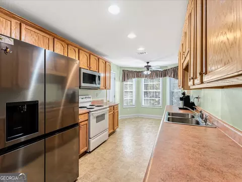 Kitchen - 205 Pebble Creek Dr, Covington, GA 30016 photo 2 of 3