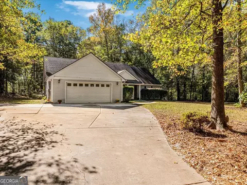 Exterior - 205 Pebble Creek Dr, Covington, GA 30016 photo 2 of 7