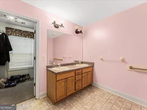 Bath - 205 Pebble Creek Dr, Covington, GA 30016 photo 1 of 3