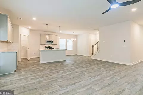 Living - 300 Glenhaven Dr # 001D, Lagrange, GA 30241 photo 2 of 2