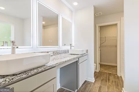 Bath - 300 Glenhaven Dr # 001D, Lagrange, GA 30241 photo 3 of 4