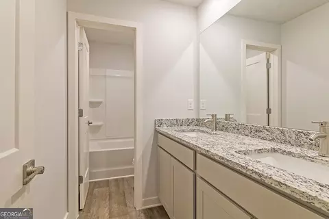 Bath - 300 Glenhaven Dr # 001D, Lagrange, GA 30241 photo 1 of 4