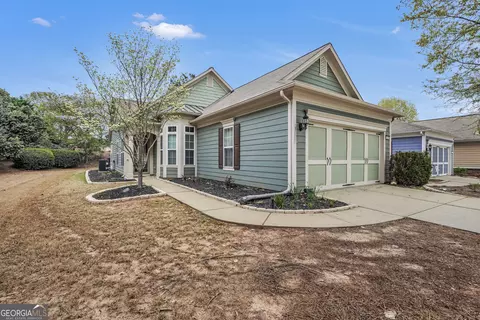 6420 Rockpoint Ln, Hoschton, GA 30548