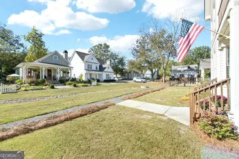 Exterior - 406 Bell St, Monroe, GA 30655 photo 4 of 11