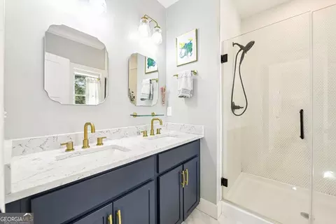 Bath - 406 Bell St, Monroe, GA 30655 photo 1 of 2