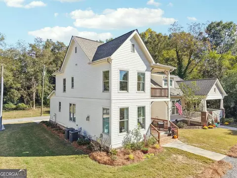 Exterior - 406 Bell St, Monroe, GA 30655 photo 5 of 11