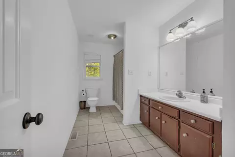 Bath - 619 Watson St, Toccoa, GA 30577 photo 2 of 3