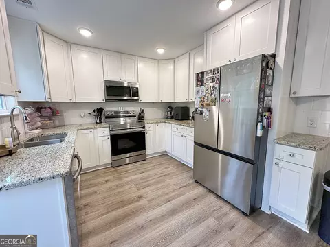 Kitchen - 474 Waterview Dr, Lagrange, GA 30240 photo 2 of 3