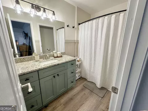 Bath - 474 Waterview Dr, Lagrange, GA 30240 photo 1 of 3