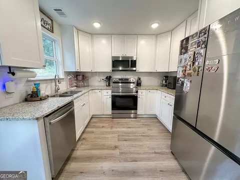 Kitchen - 474 Waterview Dr, Lagrange, GA 30240 photo 3 of 3