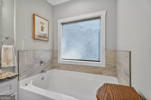 Bath - 1565 Glass Bridge Rd, Lagrange, GA 30240 photo 3 of 7
