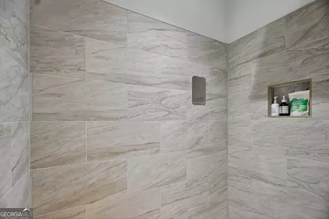 Bath - 1565 Glass Bridge Rd, Lagrange, GA 30240 photo 5 of 7