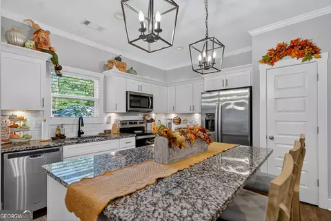 Kitchen - 1565 Glass Bridge Rd, Lagrange, GA 30240 photo 3 of 5