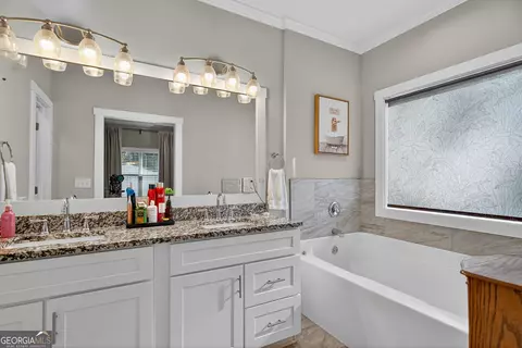 Bath - 1565 Glass Bridge Rd, Lagrange, GA 30240 photo 1 of 7