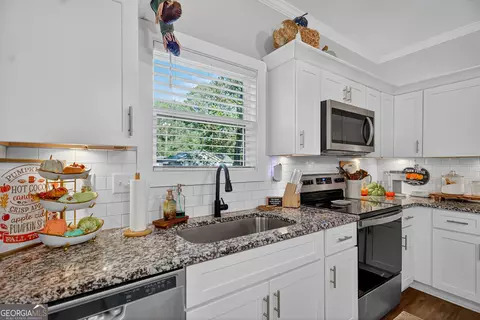 Kitchen - 1565 Glass Bridge Rd, Lagrange, GA 30240 photo 5 of 5