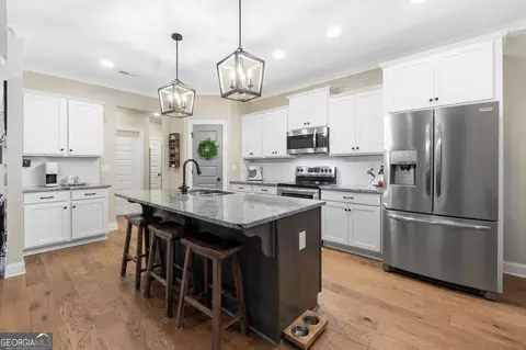 Kitchen - 47 Chatham Ct, Williamson, GA 30292 photo 2 of 4