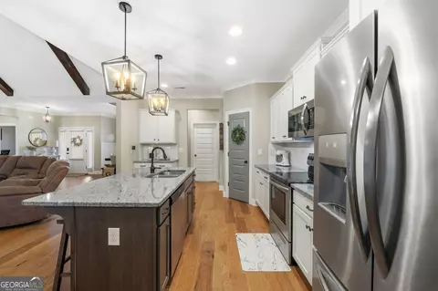 Kitchen - 47 Chatham Ct, Williamson, GA 30292 photo 3 of 4