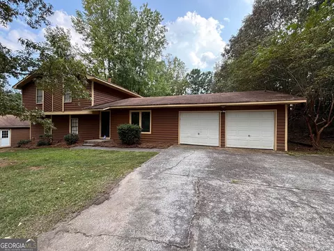 107 S Circle Dr, Ellenwood, GA 30294