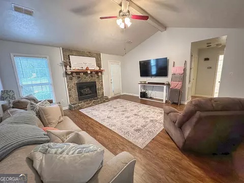 Living - 928 Stewart Rd, Lagrange, GA 30241 photo 1 of 2