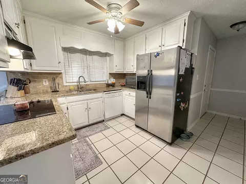 Kitchen - 928 Stewart Rd, Lagrange, GA 30241 photo 3 of 3