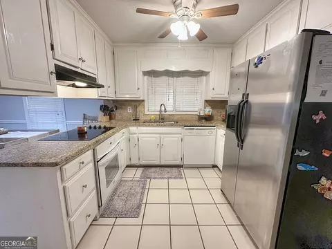 Kitchen - 928 Stewart Rd, Lagrange, GA 30241 photo 2 of 3