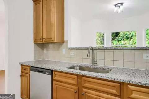 Kitchen - 1432 Shadow Creek Ave, Hampton, GA 30228 photo 2 of 3