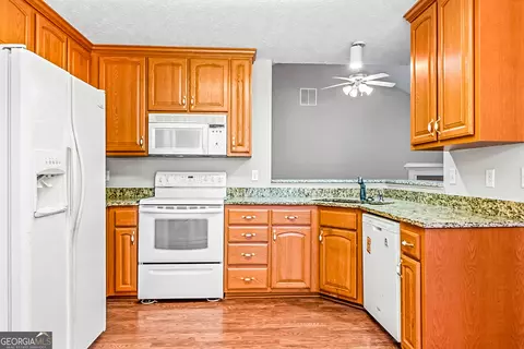 Kitchen - 137 Dodgen Place Dr, Hampton, GA 30228 photo 2 of 2