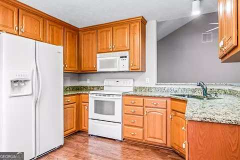 Kitchen - 137 Dodgen Place Dr, Hampton, GA 30228 photo 1 of 2