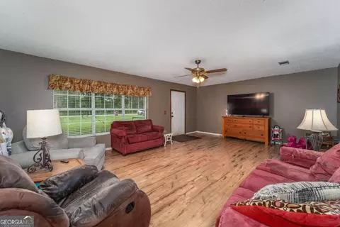 Living - 2656 Ware St, Blackshear, GA 31516 photo 2 of 2