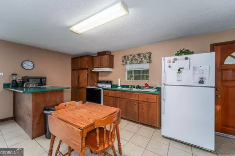 Kitchen - 2656 Ware St, Blackshear, GA 31516 photo 3 of 3