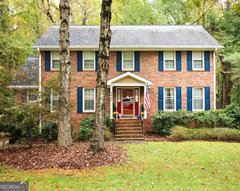 8980 Par Dr, Douglasville, GA 30134