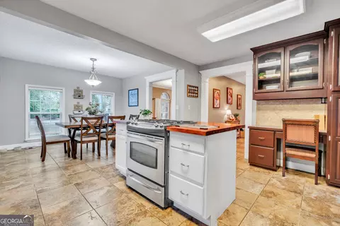 Kitchen - 620 Hatchee Ridge Rd, Dublin, GA 31021 photo 4 of 5