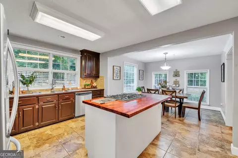 Kitchen - 620 Hatchee Ridge Rd, Dublin, GA 31021 photo 3 of 5
