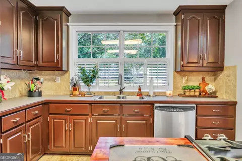 Kitchen - 620 Hatchee Ridge Rd, Dublin, GA 31021 photo 5 of 5
