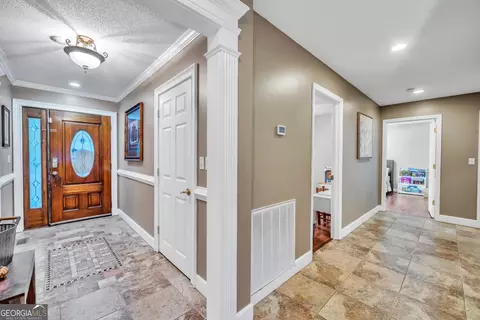 Entry Way - 620 Hatchee Ridge Rd, Dublin, GA 31021 photo 4 of 6