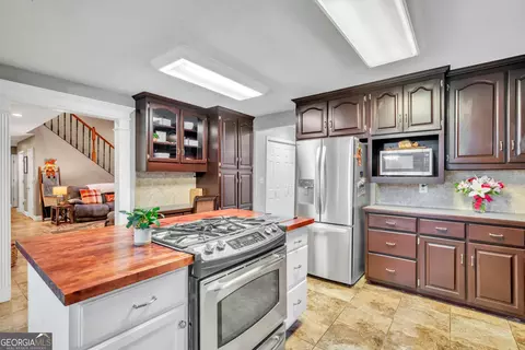 Kitchen - 620 Hatchee Ridge Rd, Dublin, GA 31021 photo 2 of 5
