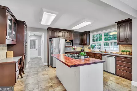 Kitchen - 620 Hatchee Ridge Rd, Dublin, GA 31021 photo 1 of 5