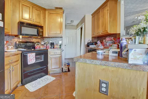 Kitchen - 150 Charleston Pl, Covington, GA 30016 photo 2 of 2