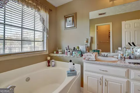 Bath - 150 Charleston Pl, Covington, GA 30016 photo 3 of 4