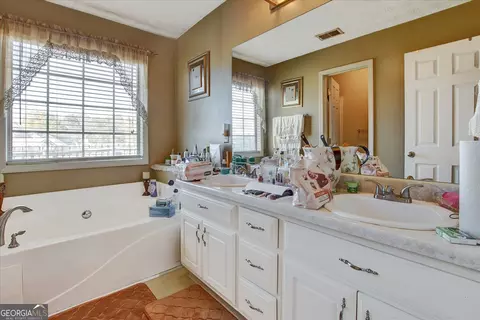 Bath - 150 Charleston Pl, Covington, GA 30016 photo 2 of 4