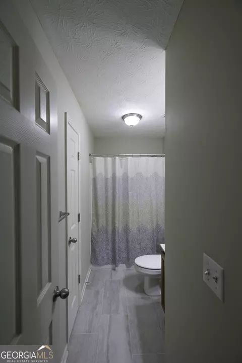 Bath - 305 Edgemont Dr, Lagrange, GA 30240 photo 3 of 3