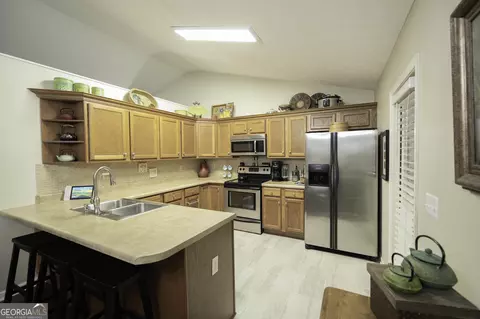 Kitchen - 305 Edgemont Dr, Lagrange, GA 30240 photo 2 of 3