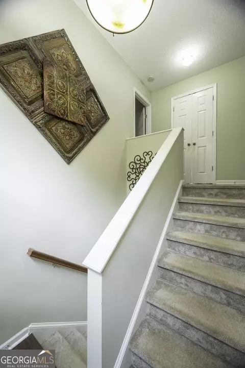 Entry Way - 305 Edgemont Dr, Lagrange, GA 30240 photo 2 of 4
