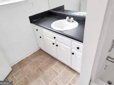 Bath - 6710 Sunset Hills Blvd, Rex, GA 30273 photo 1 of 2
