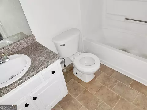 Bath - 6710 Sunset Hills Blvd, Rex, GA 30273 photo 2 of 2