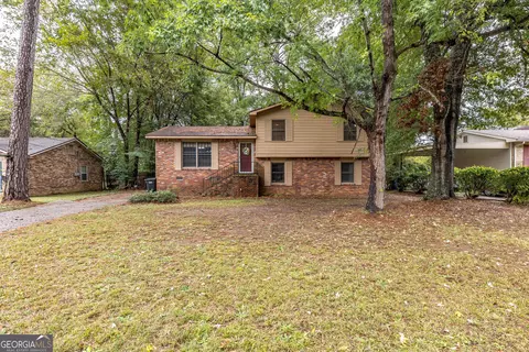 6500 Charter Oaks Cir, Columbus, GA 31909