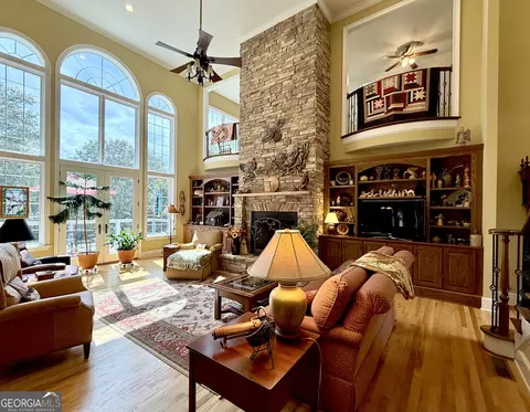 Living - 264 River Fields Dr, Clarkesville, GA 30523 photo 2 of 6
