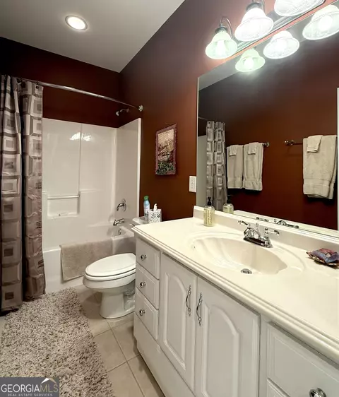Bath - 264 River Fields Dr, Clarkesville, GA 30523 photo 6 of 7
